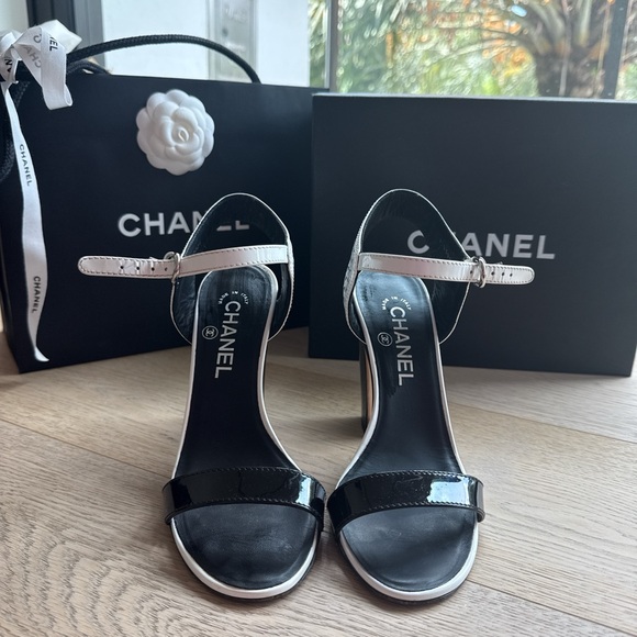 Chanel Black & White Women's Heel 37.5 - Picture 1 of 4